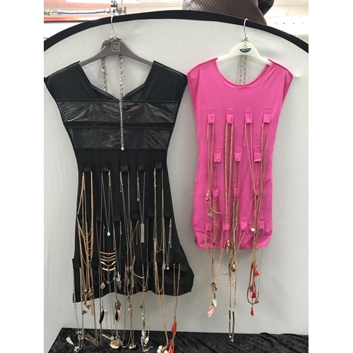 71 - QTY OF COSTUME JEWELLERY
