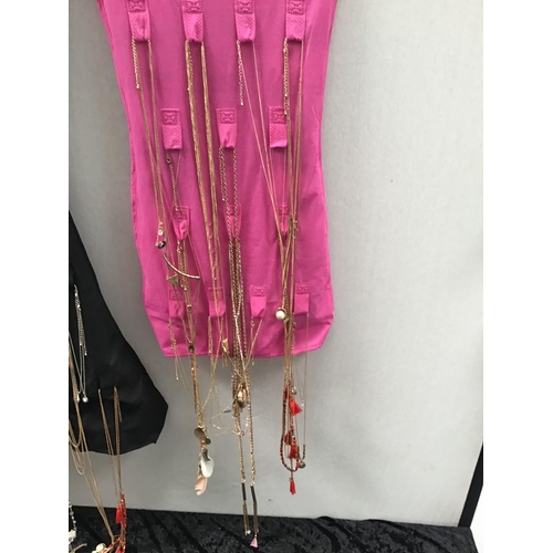 71 - QTY OF COSTUME JEWELLERY