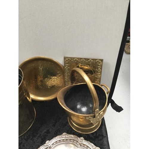 109 - QTY OF BRASS WARE TO INCLUDE 2 SCUTTLES, PLAQUES TRIVET ETC