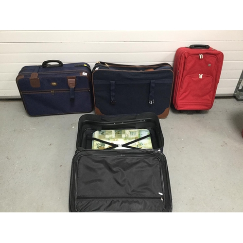 113 - 4 SUITCASES