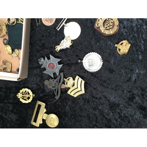 82 - QTY OF CAP BADGES, MILITARY BUTTONS ETC
