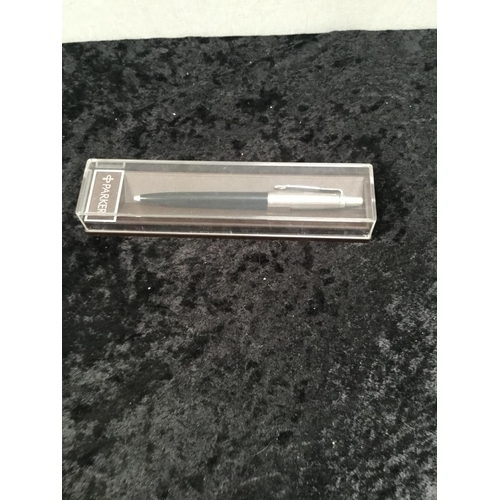 91 - 4 PARKER PENS