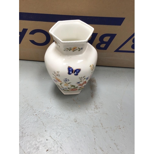 181 - 2 BOXES OF CHINA & GLASSWARE TO INCLUDE HUGUENOT DINNER SERVICE, AYNSLEY VASE, CROWN DEVON JUG COLOU... 