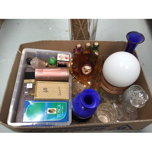 181 - 2 BOXES OF CHINA & GLASSWARE TO INCLUDE HUGUENOT DINNER SERVICE, AYNSLEY VASE, CROWN DEVON JUG COLOU... 