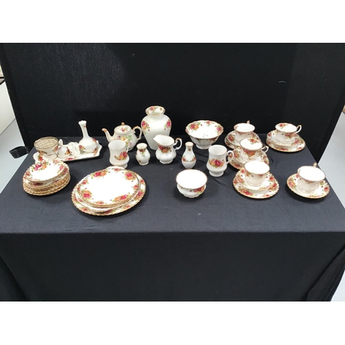 219 - QTY OF ROYAL ALBERT COUNTRY ROSE CHINA