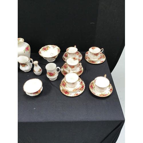 219 - QTY OF ROYAL ALBERT COUNTRY ROSE CHINA