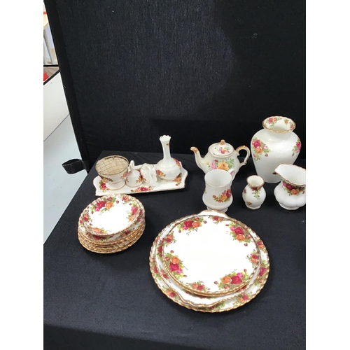 219 - QTY OF ROYAL ALBERT COUNTRY ROSE CHINA