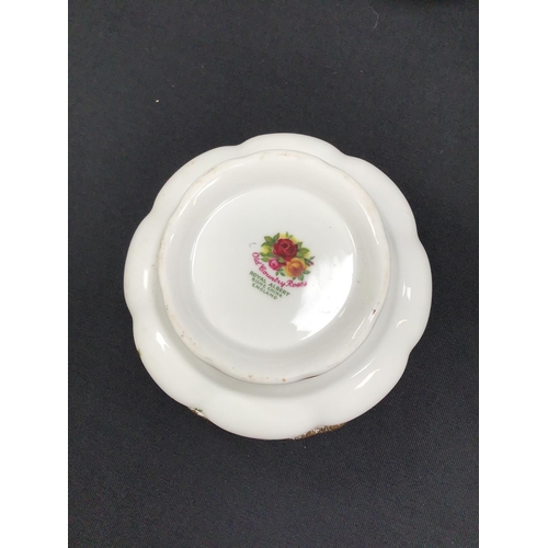 219 - QTY OF ROYAL ALBERT COUNTRY ROSE CHINA
