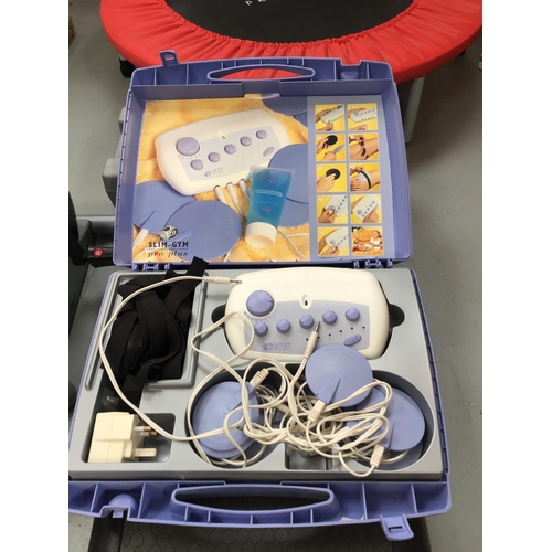 225 - QTY OF EXERCISE ITEMS TO INCLUDE STEPPER, KETTLEBALLS, TRAMPOLINE, DUMBELL SET ETC