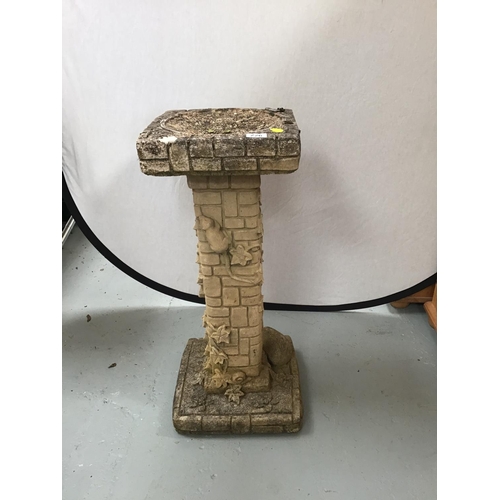 226 - GARDEN CONCRETE BIRD BATH