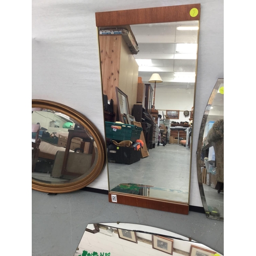 252 - QTY OF WALL MIRRORS