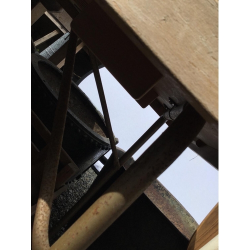 67 - VINTAGE TRESSEL TABLE A/F