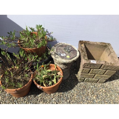 69 - GARDEN SUNDIAL GARDEN PLANTER AND 4 GARDEN POTS