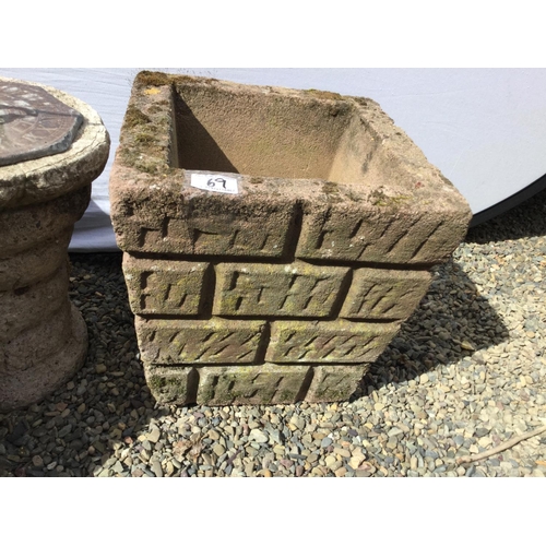 69 - GARDEN SUNDIAL GARDEN PLANTER AND 4 GARDEN POTS