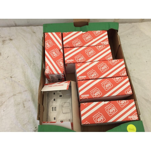 114 - BOX OF ELECTRIC PLUG SOCKETS WITH  USB PORTS