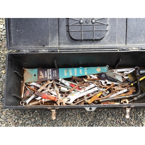 40 - METAL AND PLASTIC TOOL BOXES OF SPANNERS