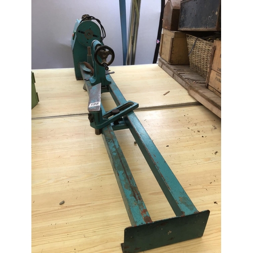 198 - ELECTRIC WOOD TURNING LATHE W/O