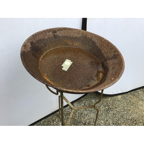 234 - VICTORIAN METAL CAMPAGNE WASH BOWL ON STAND