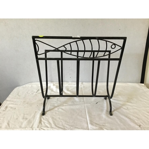 477 - METAL MAGAZINE RACK