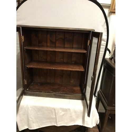 495 - VICTORIAN 2 DOOR GLAZED BOOKCASE
33 X 13