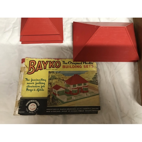 508 - BOX OF EARLY LEGO AND BAYKO