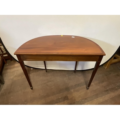 526 - EDWARDIAN MAHOGANY DEMI LUNE TABLE WITH STRING INLAY
39 X 19.5