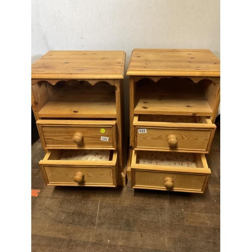 532 - PAIR OF 2 DRAWER SOLID PINE BEDSIDE CHESTS
15.5 X 18