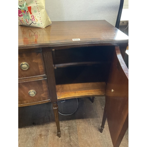 533 - REPRODUCTION BOW FRONT SIDEBOARD
55 x 18