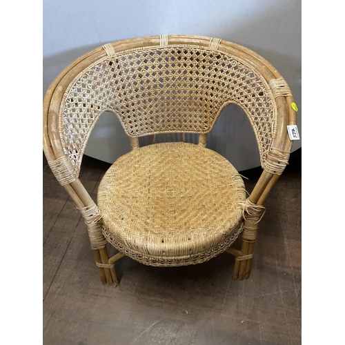 537 - BAMBOO CHAIR AND A LINEN BASKET A/F