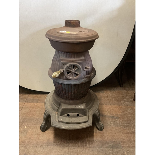 541 - EARLY CAST IRON POT BELLY STOVE
H 30