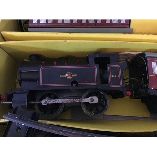 261 - HORNBY O GUAGE NO 41 TANK PASSENGER TRAIN SET