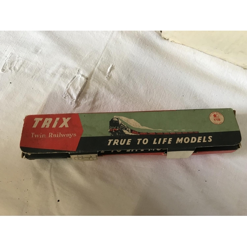 297 - VINTAGE TRIX JUNIOR TRAIN SET