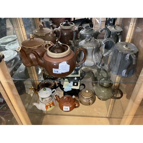 318 - QTY OF NOVELTY TEAPOTS ETC