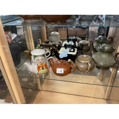 318 - QTY OF NOVELTY TEAPOTS ETC