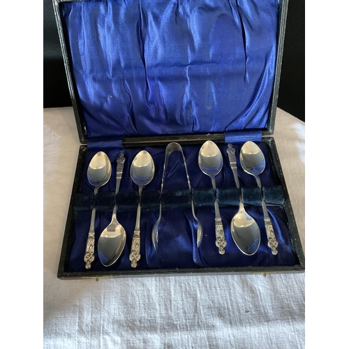 322 - QTY OF BOXED CUTLERY AND CARVING SET TO INCLUDE VINTAGE WICKER CUTLERY TRAY