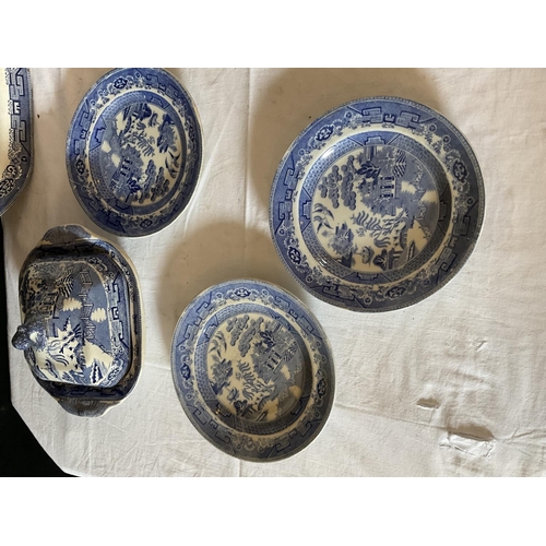 333 - WILLOW PATTERN MEAT PLATES DINNER PLATES AND TUREENS