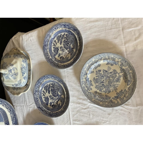 333 - WILLOW PATTERN MEAT PLATES DINNER PLATES AND TUREENS