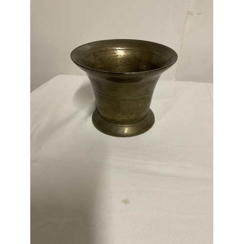 339 - LARGE GEORGIAN COPPER PAN AND HEAVY BRASS MORTAR AND PESTLE