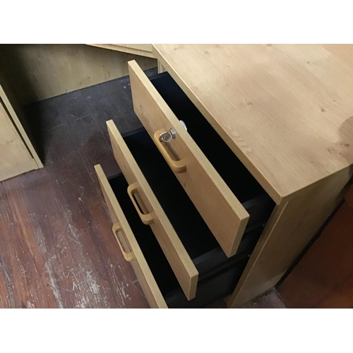 407 - OAK EFFECT CORNER COMPUTER DESK COMPLETE WITH MATCHING CUPBOARD AND 3 DRAWER FILING CABINET WITH KEY