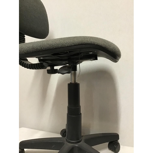 416 - OFFICE SWIVEL CHAIR