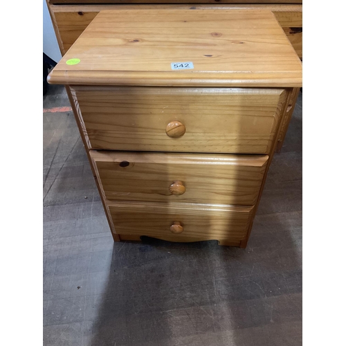 542 - MODERN 3 DRWER PINE CHEST AND MATCHING 3 DRAWER BEDSIDE CHEST
33.5 X 14