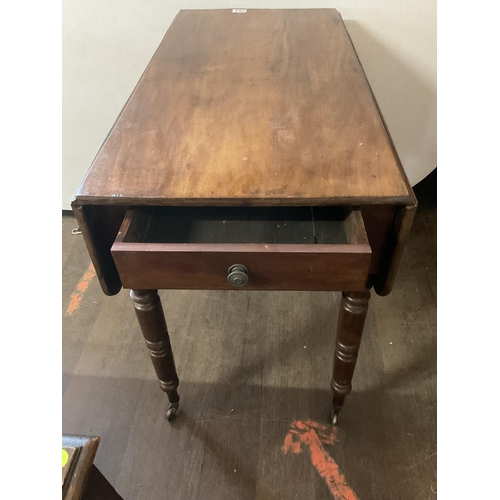 564 - VICTORIAN MAHOGANY PEMBROKE TABLE WITH DRAWER
35 X 35