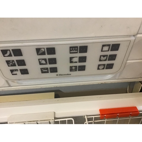 572 - ELECTROLUX CHEST FREEZER WITH KEYS W/O
42 X 25