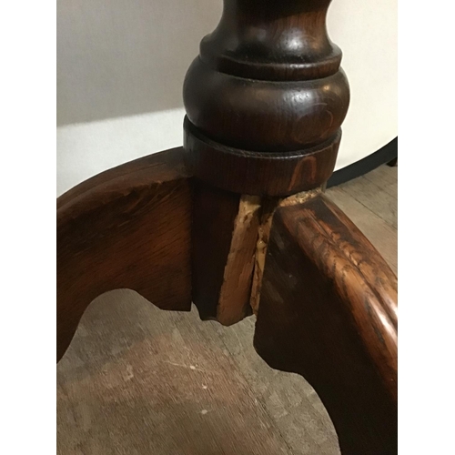 584 - EARLY OAK SINGLE DROP PEDESTAL TABLE A/F (NEEDS REPAIR TO LEG)
28 X 18