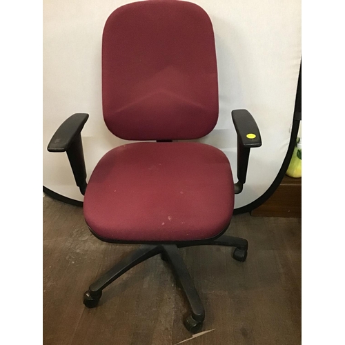 592 - OFFICE SWIVEL  ARMCHAIR