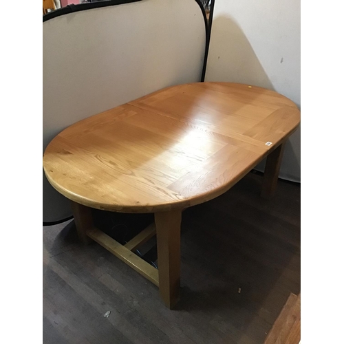 594 - HEAVY OAK EXTENDING DINING TABLE
87 X 44