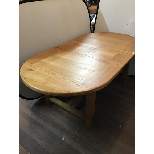 594 - HEAVY OAK EXTENDING DINING TABLE
87 X 44