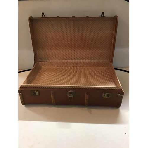 598 - VINTAGE  TRAVEL TRUNK