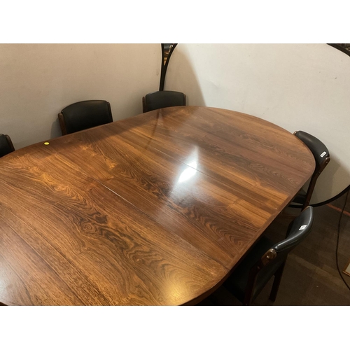 602 - DANISH ROSEWOOD EXTENDING DINING TABLE (2 LEAVES) AND 6 MATCHING CHAIRS
90 X 51