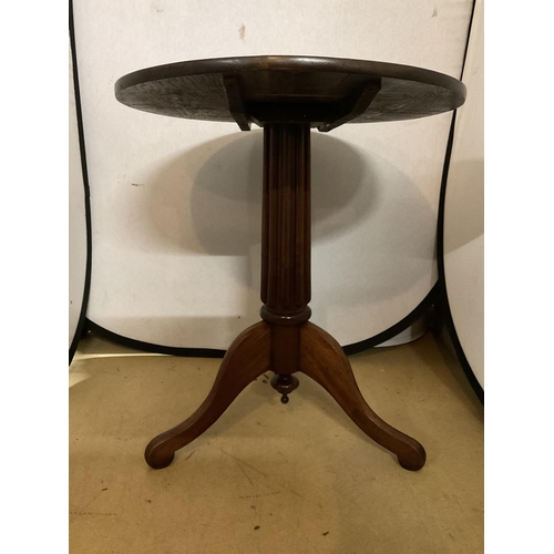 604 - VICTORIAN  MAHOGANY  PEDESTAL TABLE WITH OAK TOP
30 X 26